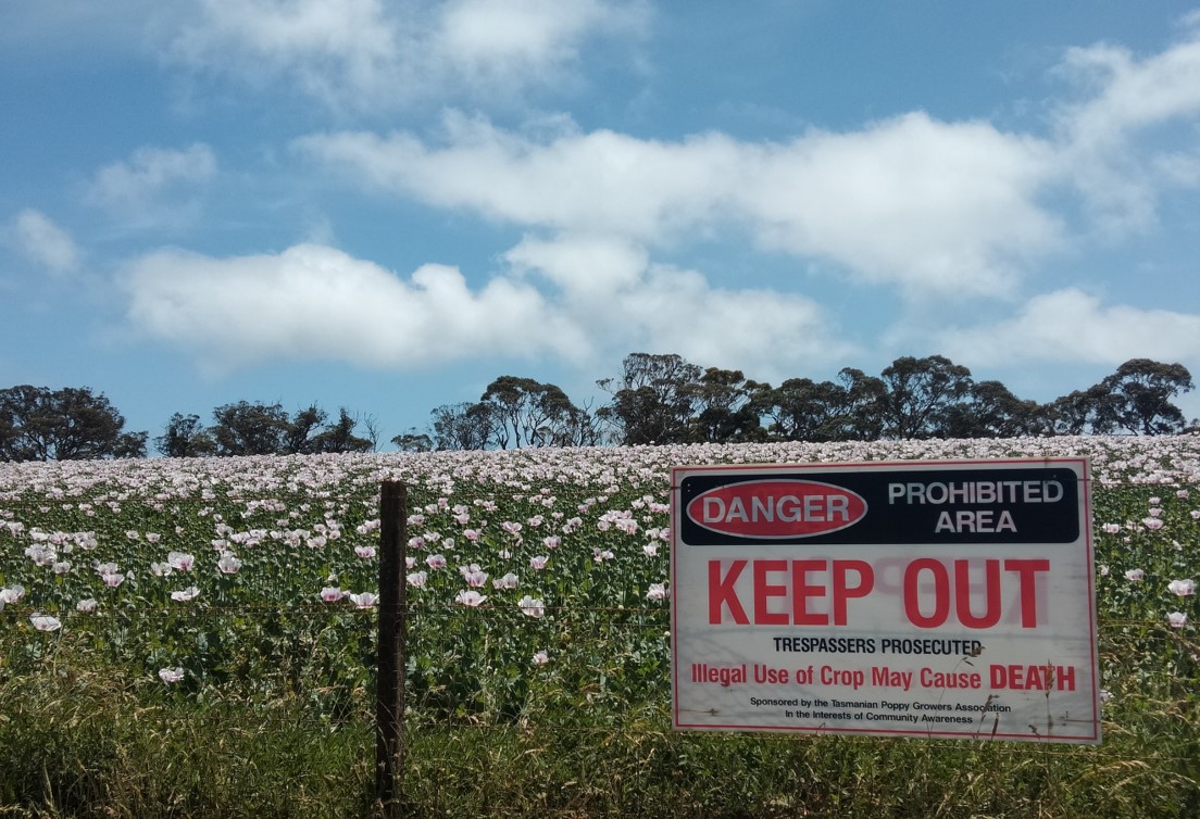 Keep out sign on a wire fence